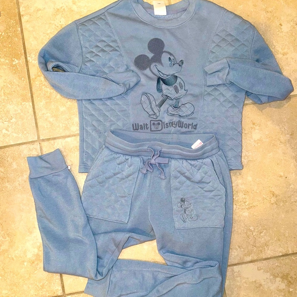 DISNEYWORLD MICKEY MOUSE MATCHING SWEATSUIT
